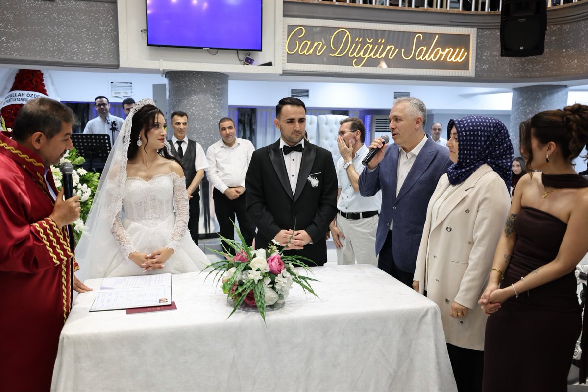 seval_av's tweet photo. Yönetim Kurulu Üyemiz Güllü Gencel’in kıymetli kızı Aleyna ile Abdullah’ın düğün merasimine katılarak bu anlamlı günlerinde mutluluklarına ortak olduk.

Rabbim kendilerine ömür boyu sağlık, huzur ve muhabbet içinde bir yuva nasip eylesin. 

Bir ömür boyu mutluluklar dilerim. 💐💙 https://t.co/4BLoLdVOEj