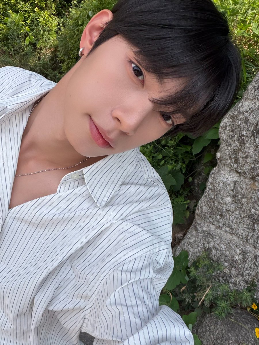CHUEILIYU_TH's tweet photo. 06072026 - #ริบอูมีอัพเดท  Plus Chat Update 

🐰 : อากาศดีจัง~ 😎

🔗 https://t.co/UiFUYE4YHV

#CHUEILIYU #최립우
#플레어유 #FLAREU
#ชเวริบอู https://t.co/iBYIqddIfz