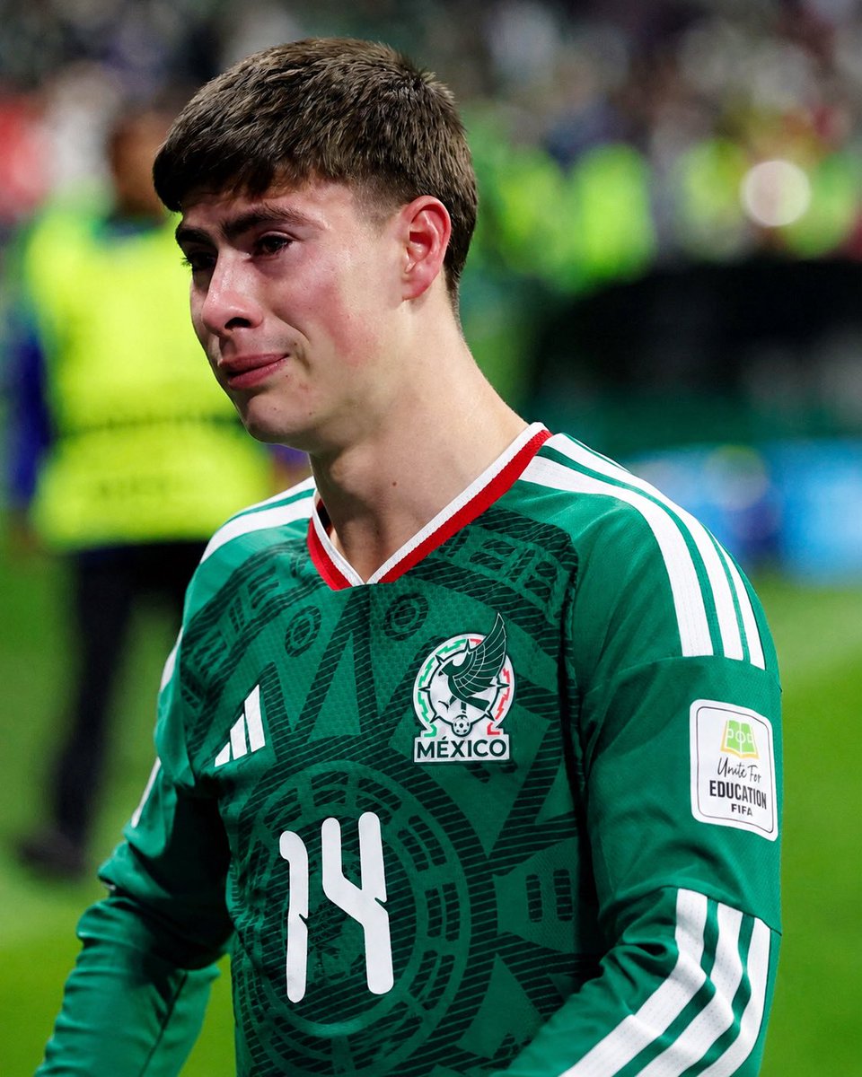 JMBarb09's tweet photo. TAMBIÉN ES TU CULPA HORMIGA 💀

Si quieres jugar un Mundial de titular tienes que dejar de ser tan conformista e irte a Europa este mismo verano.

Pero tú mentalidad perdedora te hizo quedarte en la banca y te hará quedarte en el Fútbol Mexicano. https://t.co/43qLYzHNEP