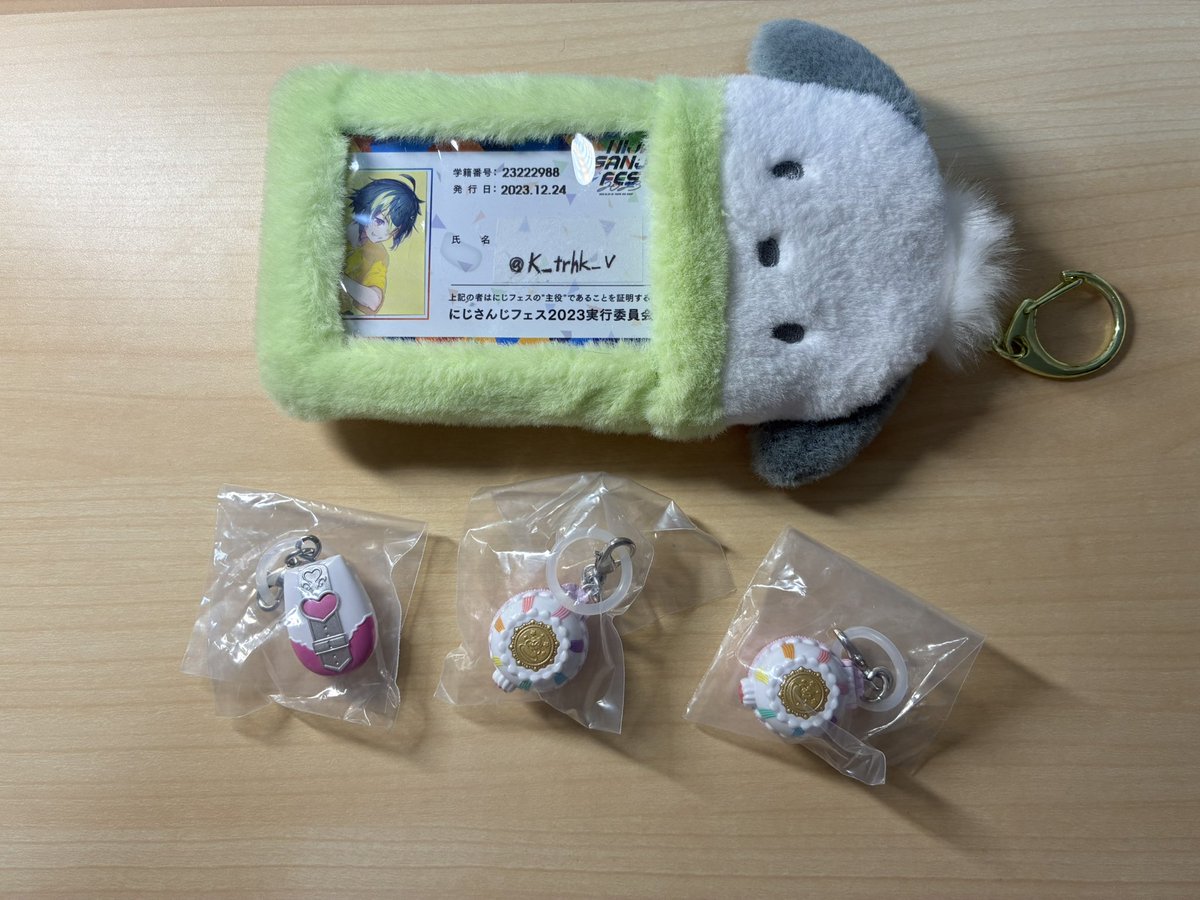 K_trhk_v's tweet photo. 【交換/譲渡】
プリキュアオールスターズ 変身めじるしアクセサリー

【譲】スイーツパクト×2、カードコミューン（ブラック）

【求】ぷちきゅあめじるし👑>>💖or定価+送料

郵送希望
譲渡の場合まとめての方優先
異種交換のため難しいかと思われますが、検索よりお気軽にお声掛けください https://t.co/WH5len38ts
