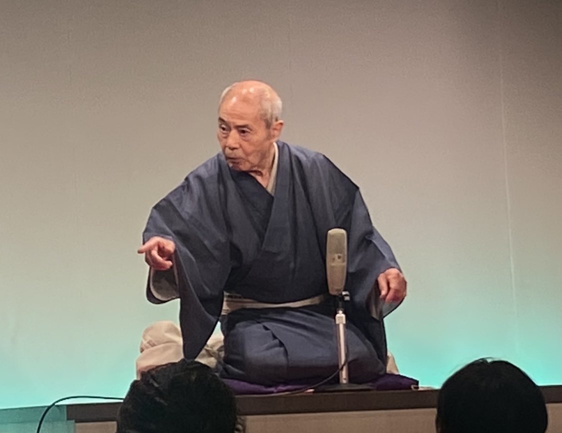 fushimishisui's tweet photo. 昨日7月5日(日)は、関西演芸協会寄席でした。楽屋で桂福団治師匠とパチリしていただきました😊盛り上がって楽しい寄席は師匠の大阪締めでお開きとなりました。
#角座 https://t.co/Jy3VIK1lJa