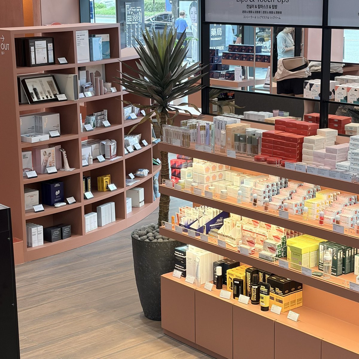 mildlab_jp's tweet photo. オプティマ薬局 シンサ店に、マイルドラボが入店しました！🎉

ファへゾーンで見つけられます！✨👀

#マイルドラボ #ガンナム #mildlab https://t.co/ULnCvs8VSx