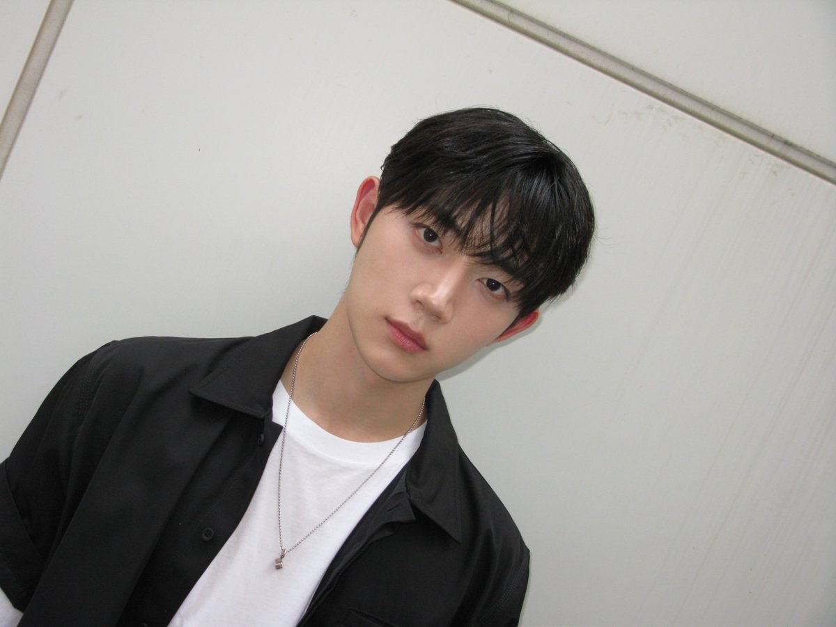 TPST_twt's tweet photo. [#형섭] 햅삐 월요일✨🩵 https://t.co/nhtUe7FlNl