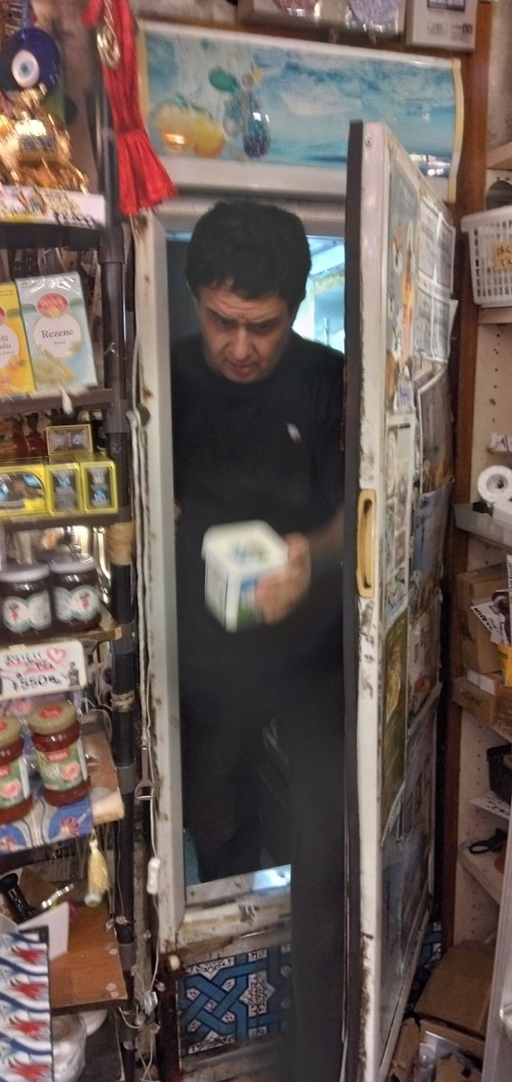 ABC1123y's tweet photo. チーズと
辛ソース https://t.co/epCfR2kznO