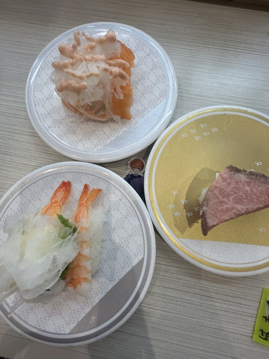 tomozomoto's tweet photo. むぎくんの影響で悩んだらお寿司に🍣
今日ははま寿司行ってきたけど肉寿司が美味すぎる🤤
そして安くて美味しい😋

 #みてみてむぎくん https://t.co/grq9Ome2o4