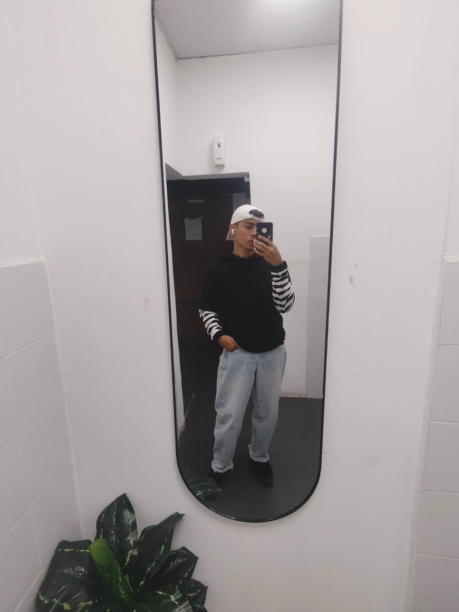 alexxandercontr's tweet photo. Hoy soy puppet 👀🤍💜 https://t.co/FEYRMgyDuF