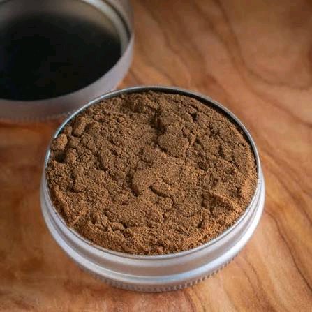 HistoryFactou's tweet photo. HISTORICAL BACKGROUND OF SNUFF

Snuff (powdered inhalants for nasal use) in pre-colonial Zimbabwe and southern Africa likely involved indigenous plants and herbal mixtures rather than tobacco, which originated in the Americas and reached Africa via European traders and explorers in the late 15th–16th centuries (or possibly slightly earlier through coastal trade networks).

Pre-Tobacco Context
Tobacco's arrival: Tobacco (Nicotiana species) was not native to Africa. It spread globally after European contact with the Americas. In southern Africa, including areas that became Zimbabwe, it was adopted relatively quickly by local populations, often integrated into existing smoking, chewing, or snuffing practices. Archaeological and historical evidence shows tobacco use becoming established in the region before or around early European settlement in southern Africa, but it built on prior traditions.

Pre-existing practices: Many African societies, including the ancestors of the Shona (associated with Great Zimbabwe and later Zimbabwean cultures), had long traditions of using inhaled or nasal substances for medicinal, ritual, spiritual, and social purposes. These could include powdered herbs, roots, barks, or mixtures with ash/charcoal for potency or texture. Such practices parallel global indigenous uses of nasal powders (e.g., in the Americas before widespread tobacco dominance).

Direct archaeological evidence specifically for nasal snuff at Great Zimbabwe (c. 11th–15th centuries) is limited in public records—excavations have yielded smoking pipes, pottery, and trade goods, but nasal powders leave fewer traces unless containers or residues are found. However, oral traditions, ethnographic accounts, and continuity in Shona/Ndebele/Kalanga practices point to deep roots.

Traditional "Bute" or Indigenous Snuff in Zimbabwe
In modern Zimbabwean (especially Shona) culture, "bute" (or variants like ibute, jambwa) refers to traditional snuff with strong spiritual and ancestral significance. It is used by spirit mediums (svikiro), traditional healers, and in ceremonies (e.g., bira or ancestor veneration) to facilitate communication with ancestors, induce trance, clear the mind, or for medicinal purposes like clearing sinuses or treating ailments.

Non-tobacco varieties: One key type, often called jambwa or traditional bute, is described as not derived from modern/commercial tobacco. It is a special plant or mixture grown organically, often on riverbeds or silt deposits during the dry season. Preparation involves boiling in clay pots, mixing with oils (e.g., from acacia trees), drying, grinding, and sieving. This aligns with pre-tobacco herbal traditions.

Tobacco-based bute: Later varieties incorporate local or introduced tobacco (e.g., bute rematare, rehondo, mudhombo), mixed with ashes or other additives. These became dominant after tobacco's introduction and spread.

This distinction suggests that indigenous herbal nasal powders predated tobacco and were adapted once tobacco arrived, much like how cannabis (dagga) smoking traditions influenced tobacco adoption elsewhere in Africa.

Cultural and Historical Role
Spiritual significance: Snuff was (and is) a "connecting tool" to the ancestral world. It features in rituals for guidance, healing, protection, or dispelling negativity. This likely has pre-colonial origins tied to animist and ancestral veneration practices common among Shona and related groups.

Social and medicinal uses: Beyond rituals, it served as a stimulant, remedy for headaches/colds, or social custom (offered in gatherings). Containers like snuff spoons or boxes were crafted.
Broader southern African parallels: Similar nasal snuff traditions exist among Nguni, Zulu (sangomas), and other groups, often preferring snuff over smoking in ritual contexts. Tobacco integrated into these but did not erase earlier plant uses.