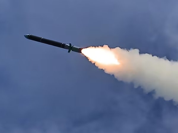 nexusasian's tweet photo. JUST IN: 🇨🇳 China test-launched a submarine-based long-range ballistic missile into the South Pacific, carrying a dummy warhead.

🇳🇿 New Zealand said it was notified only hours before the launch, with Foreign Minister Winston Peters expressing concern over the limited notice. https://t.co/zPvXxcjfgl