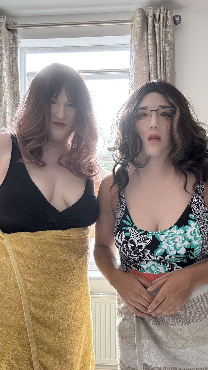 angelmasks22's tweet photo. Swimming date with the cutie~ 

#swimming #swimmingdate #wet #towels #mask #siliconemask #siliconemasker #femalemask #femalemasker #date https://t.co/Yfz6lkfz9v