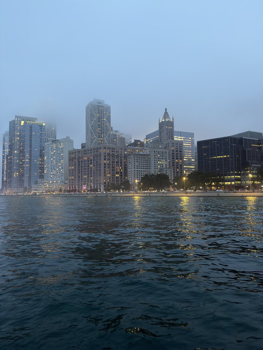 mediumcoolgirl's tweet photo. Chicago beach day on 4th of July https://t.co/cdqqjoxbNP