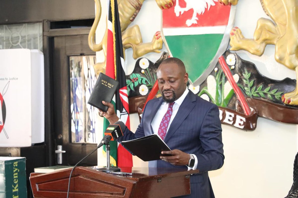 OrtSecretariat's tweet photo. We congratulate Hon.Innocent Odhiambo Muganda on his appointment and swearing-in as Chairperson of the Political Parties Disputes Tribunal (PPDT) .

We warmly welcome him to the Tribunals family as he takes up this important role. @Kenyajudiciary https://t.co/D39IMyWAhn