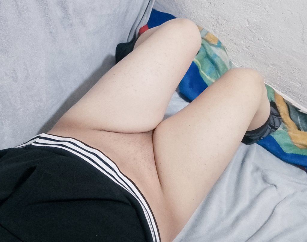 Femboyproyect12's tweet photo. Some poses they asked me to do, I did the best I could 😅😅
#femboy #femboyespañol #twink #sissy #gay  #feet #stocking #feetfetısh https://t.co/d15MdWYweU