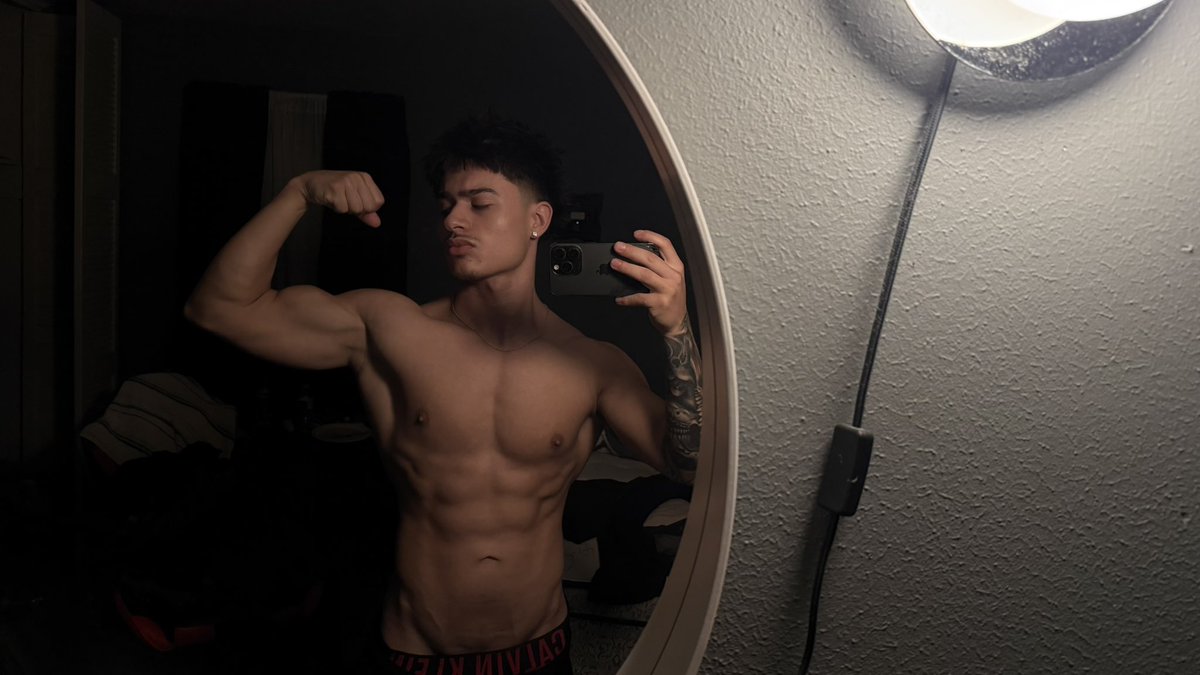 sckarr6's tweet photo. Who wants a bite #satx #chudai #latinas https://t.co/zJR5Q0qqiN