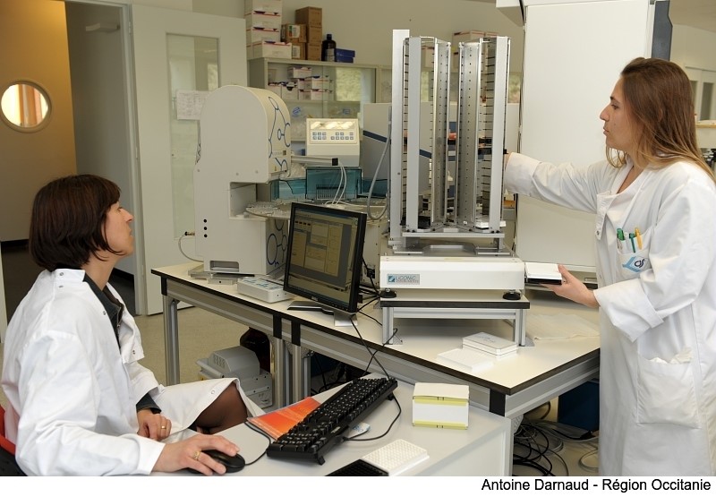 Occitanie's tweet photo. La #santé en #Occitanie, ce sont :
🔸 730 entreprises
🔹 25 000 emplois
🔸 +6,7 Mds € de CA

Via son Contrat de filière, la #Région fixe 28 actions concrètes pour renforcer un secteur d'excellence, souverain et tourné vers l'avenir 💪

👉https://t.co/POy4BgBFoD https://t.co/rIhNOxN2ya