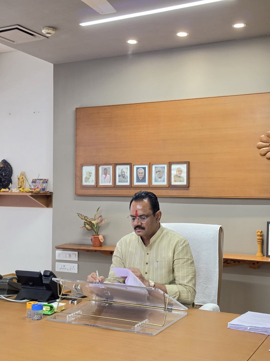 jitu_vaghani's tweet photo. દરેક સવાર એક નવા સંકલ્પ સાથે…

આજે વહેલાસર કાર્યાલય ખાતે પહોંચીને કર્તવ્યભાવ અને દાયિત્વનિષ્ઠા સાથે વિવિધ કામગીરી તેમજ વિભાગીય ફાઈલોની સમીક્ષા કરી.

જનહિતના દરેક કાર્યને વધુ ગતિ મળે, વિકાસની યોજનાઓનો લાભ સમાજના છેવાડાના માનવી સુધી સમયસ�� પહોંચે અને સુશાસન વધુ મજબૂત બને તે માટે સતત કાર્યરત રહેવું એ જ આપણી પ્રથમ પ્રાથમિકતા છે.

માનનીય મુખ્યમ��ત્રી શ્રી ભુપેન્દ્રભાઈ પટેલજીના માર્ગદર્શન અને નેતૃત્વમાં ગુજરાત સરકાર “સેવા, સુશાસન અને વિકાસ”ના સંકલ્પ સાથે અવિરત કાર્ય કરી રહી છે.

જનસેવા જ સર્વોચ્ચ ધ્યેય.