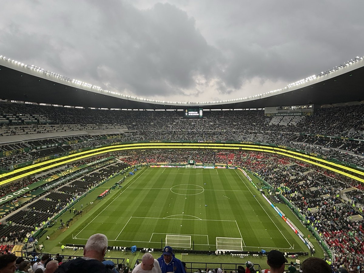 cmfc1885's tweet photo. Mexico City, what a great place &amp; what a great stadium! Loved it out here. One of the greatest nights we’ll get following England. Mexican people have been quality out here too. 3 days back in Cancun then on to Miami. Up the England. 🏴󠁧󠁢󠁥󠁮󠁧󠁿🇲🇽🤝 https://t.co/RmWwXHwRYw
