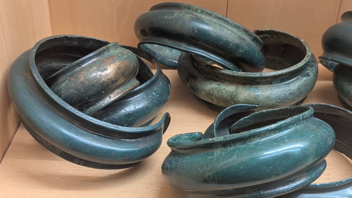 boussemaer_art's tweet photo. Installé dans le château royal de Saint-Germain-en-Laye, le musée d'Archéologie nationale abrite une riche collection d'artefacts de la Préhistoire jusqu'au premier Moyen Âge. https://t.co/nigBLZVAH9