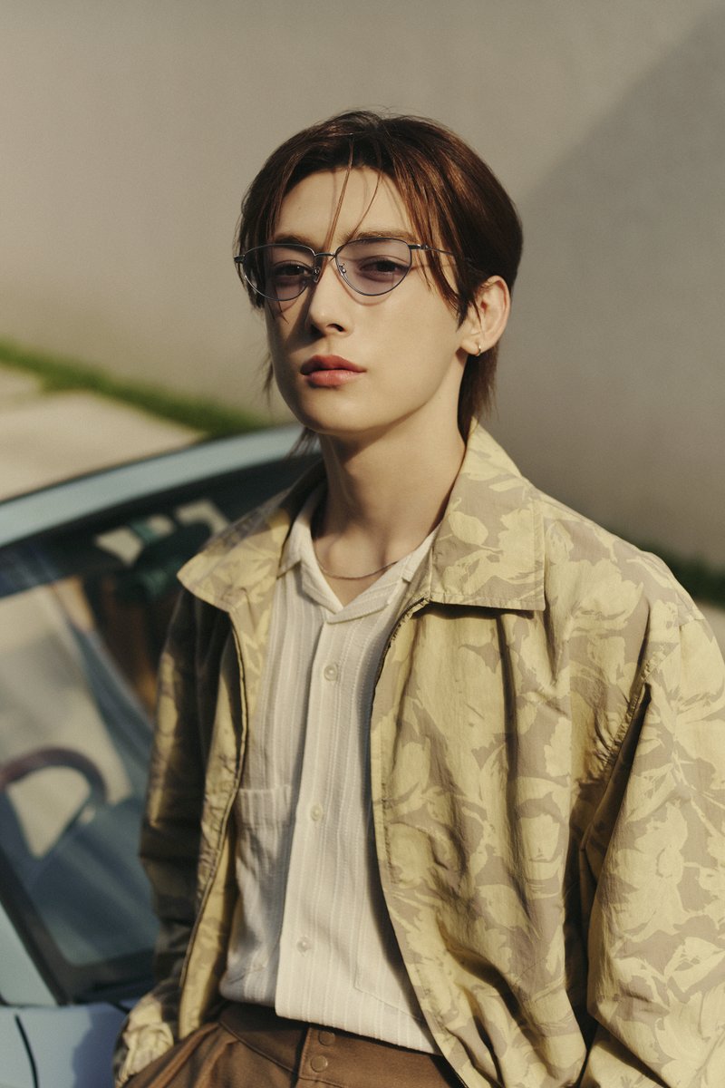 rim_eyewear's tweet photo. RIM meets ROIROM
「きみとかける。2026SS SUNGLASSES」
シルバーのフレームに、
グレーのレンズが上品に映えるサングラス🕶️

瞳が見える透け感のあるグレーは、
まるでアクセサリーのように普段の装いへ自然に溶け込む🪞

🍯浜川路己さん着用アイテム
👓TAPERED/SILVER/UMF-26S-275-96

#RIM #RIMmeetsROIROM