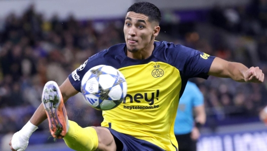 Infofatti's tweet photo. #Khalaili non gioca contro la Steaua e aspetta la firma con l'#Inter: a 25 milioni si chiude. L'esterno israeliano riposa nell'amichevole dell'Union Saint-Gilloise anche perché si avvicina l'accordo con i nerazzurri. Provedel a Milano mercoledì, in mezzo resta viva la pista Jones https://t.co/e84KbB6DoS