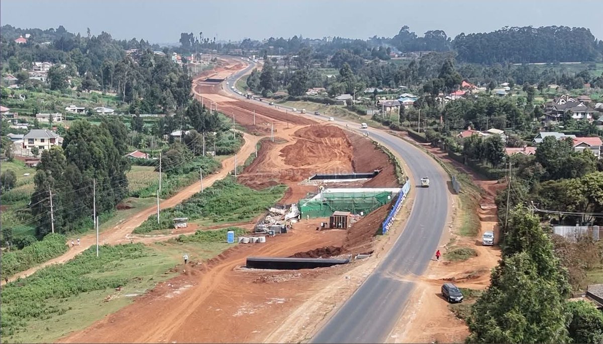 SpokespersonGoK's tweet photo. 🚧 Rironi–Nakuru–Mau Summit Highway Upgrade Gains Momentum | Major construction is underway on the A8 corridor following its launch by President William Samoei Ruto in November 2025. Earthworks, road widening and drainage improvements are progressing across multiple sections. https://t.co/nvDpSrhJyH