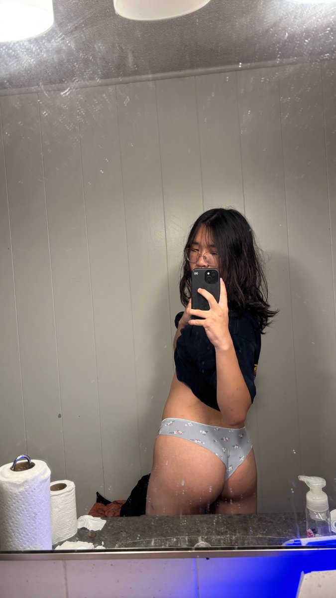 cutiegrem's tweet photo. @NickP201525 Haha all the other bitches too afraid to prove it https://t.co/7t7pAunz00