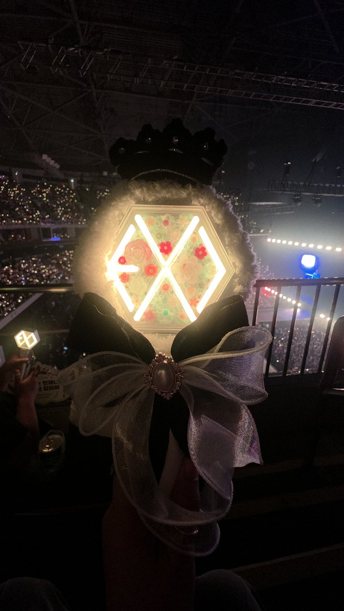 laylovemeright's tweet photo. @weareoneEXO My Eribong is soo pretty thanks so much @imbaekstrash
for the crochet cover! 𓆩♛𓆪 🥰😭👏

#EXO #EXhOrizon #EXhOrizoninManilaDay2 #EXhOrizonInManila
#WeAreOneEXO
 #엑소 @weareoneEXO https://t.co/1kXuhBfFXR