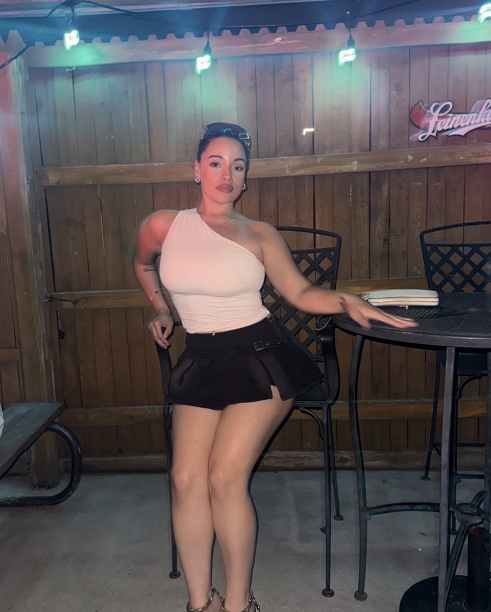 Lakyn2u's tweet photo. Imagine paying me just for being pretty and sending before dming me. 

#paypig #findom #goddess #humanatm #humanwallet #financialdomination #drain #simp #subs https://t.co/hgdFDkQ7v1