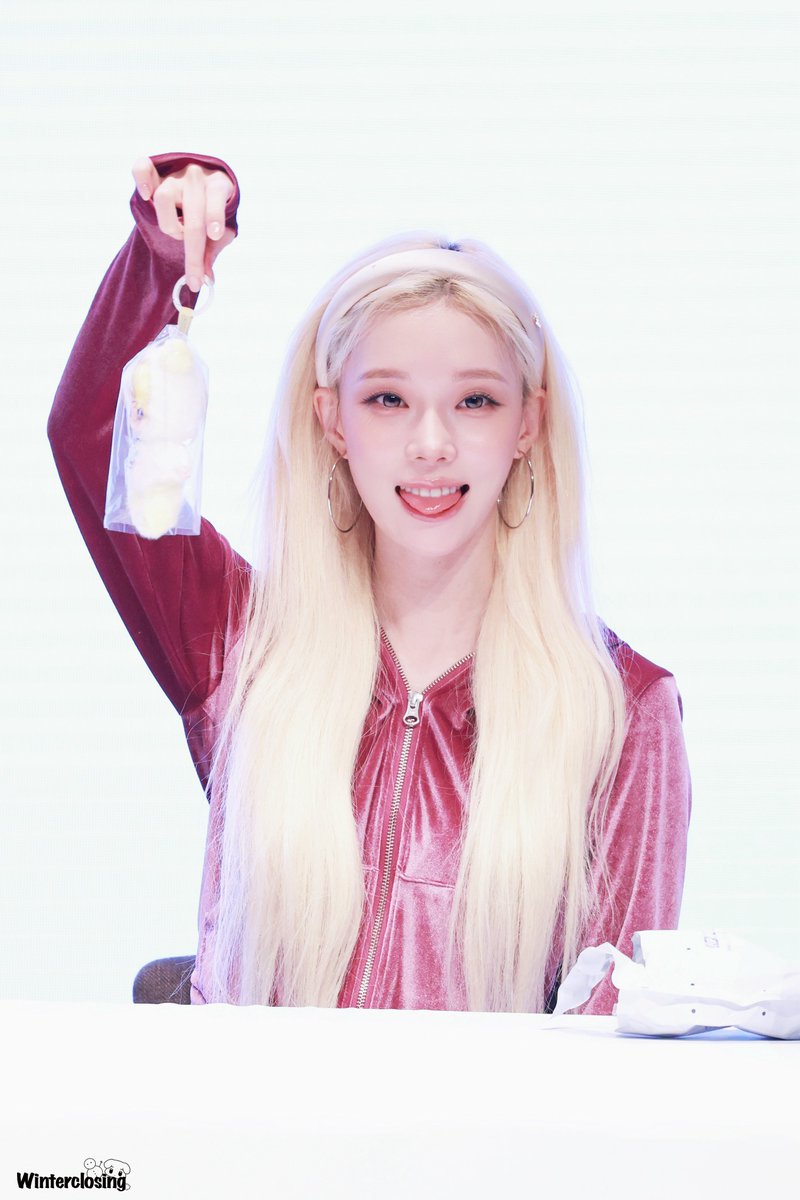 kwtclosing0101's tweet photo. 260704

🫪

#WINTER #윈터
#aespa  #æspa #에스파 https://t.co/GIZge2YJwm