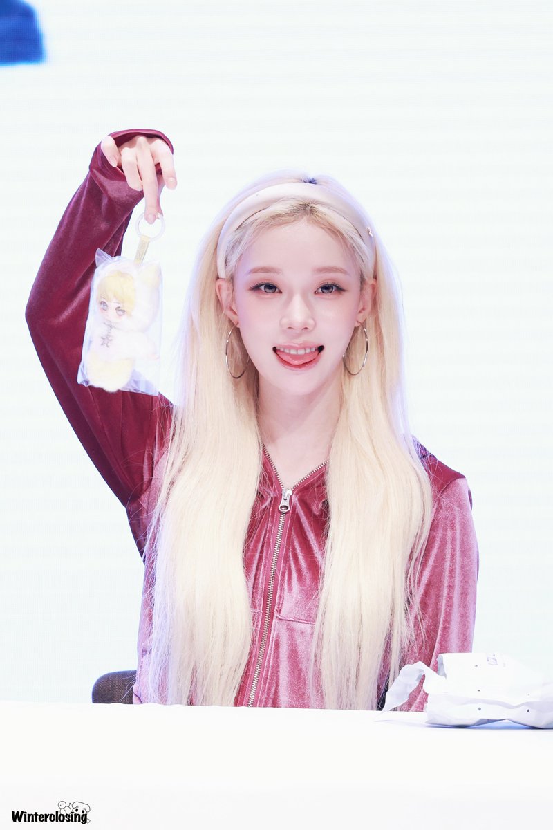 kwtclosing0101's tweet photo. 260704

🫪

#WINTER #윈터
#aespa  #æspa #에스파 https://t.co/GIZge2YJwm
