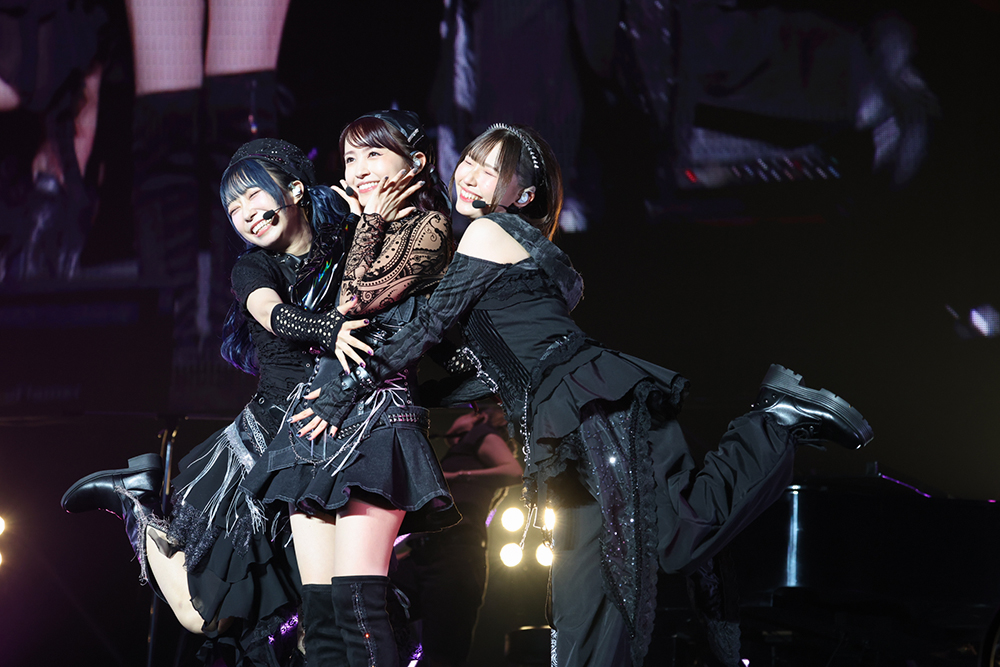 seigura's tweet photo. Guilty Kiss と Saint Snow のツーマンライブ『ラブライブ！サンシャイン!! Guilty Kiss × Saint Snow TWO-MAN LIVE "VS"』をレポート❣　
情熱をぶつけ合う先に奇跡の新ユニット『 GKSS』が誕生 ⁉️

レポートと写真は⏬️
https://t.co/pShvrmUh1E

#lovelive #GKSS https://t.co/Ve9sYGAK7f