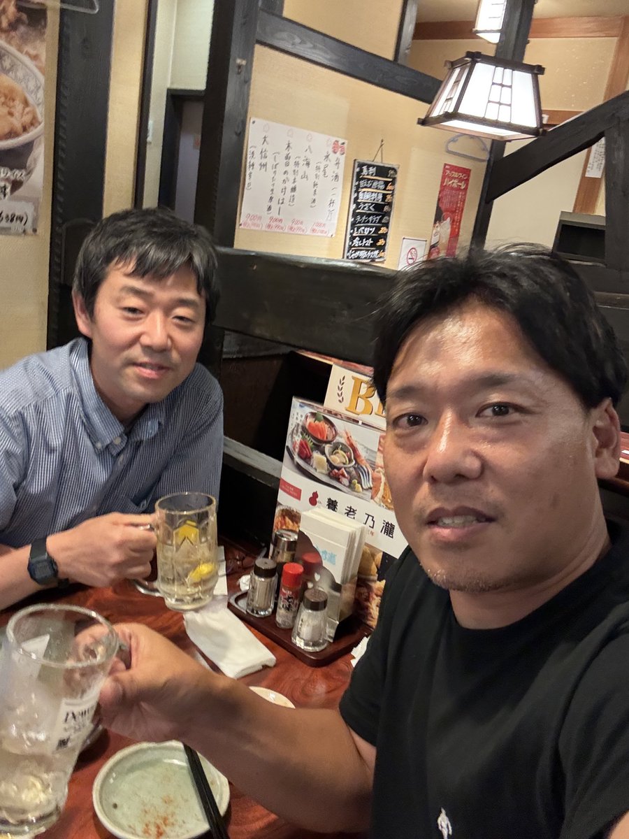 osoujiclassic's tweet photo. 昨日は福寄せ清掃®の『お掃除のむらかみ』さんと今年2回目の🍺
RSAさんの話やタメになるお話をたくさんさせていただきとても楽しい時間でした！
次は時間無制限一本勝負で行きましょう🍻🍶 https://t.co/qHLuCnSnV3