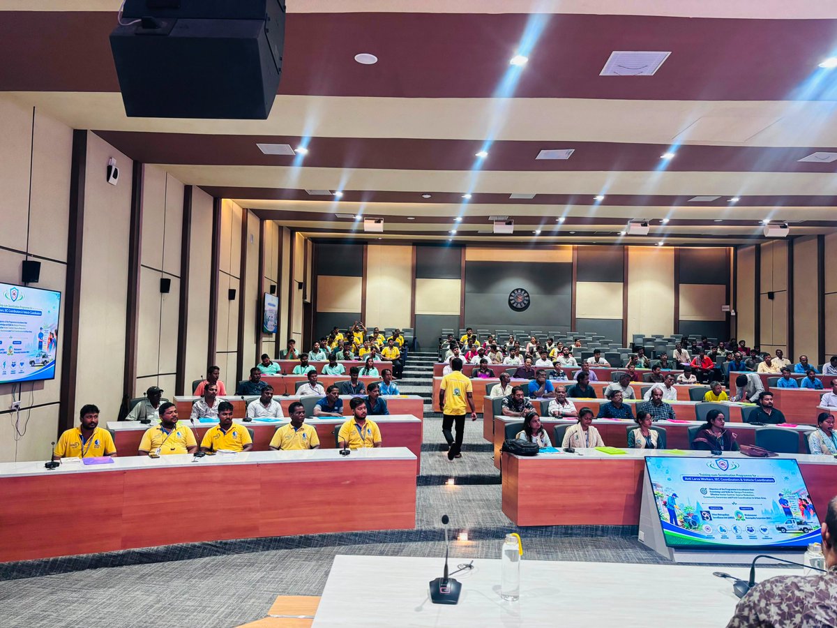 Bbsrumsu's tweet photo. A sensitisation-cum-training programme on dengue prevention and control in urban area was organised at the Bhubaneswar Municipal Corporation (BMC).
#publichealth #dengueprevention #bhubaneswar #BMC #umsu #odisha https://t.co/fXewSNGhOE