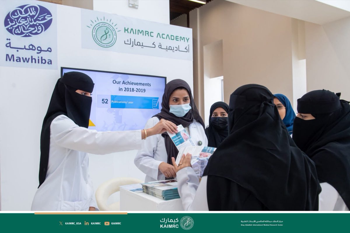 KaimrcE's tweet photo. سعدنا اليوم باستقبال طالبات #صيف_موهبة في مركز الملك عبدالله العالمي للأبحاث الطبية (#كيمارك)، إيذانًا بانطلاق رحلة بحثية تمتد لعدة أسابيع داخل بيئة بحثية متقدمة، يتعرّفن خلالها على منهجية البحث العلمي، ويشاركن في تطبيقاته العملية تحت إشراف نخبة من الباحثين والمتخصصين.

يهدف ال��رنامج إلى تنمية مهارات البحث والابتكار لدى الطلبة الموهوبين من خلال الممارسة العملية داخل المعامل البحثية، بما يسهم في صقل قدراتهم البحثية.

ونفخر بشراكتنا مع مؤسسة موهبة @mawhiba في تمكين الكفاءات الوطنية الواعدة، والإسهام في إعداد جيل من الباحثين القادرين على تحويل الأفكار إلى مشاريع بحثية ذات أثر، دعمًا لمستقبل البحث والابتكار في المملكة.