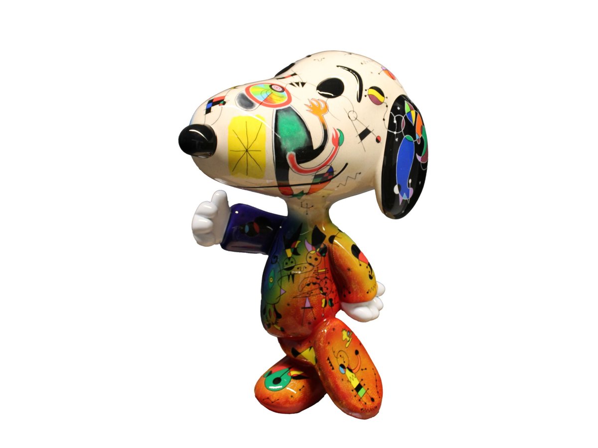 polizeiberlin's tweet photo. Sachfahndung

Am 30. Juni entwendeten Unbekannte diese Snoopy-Figur aus einer Kunstgalerie in Berlin-#Mitte. Die Tat ereignete sich während der Öffnungszeiten. Weitere Personen lenkten einen Galerie-Mitarbeiter ab.

Beschreibung:
Ca. 50 cm hohe Snoopy-Figur vom Künstler Peppone; farbig gestaltet im Stil des Künstlers Juan Miro; Figur ist aus einer Serie, die aus 8 + 4 Objekten besteht und unter einem Fuß eine Signatur sowie die Auflagen-Nr. “TA 1/4” aufweist.

Unsere Kriminalpolizei fragt:

➡️ Wer kann Angaben zum Verbleib machen?
➡️ Wo wurde die Snoopy-Skulptur zum Kauf, Tausch oder als Pfand angegeben?

Hinweise bitte an das Kunst-Kommissariat unseres LKA:

☎️ 030/4664-944401
📧 lka444@polizei.berlin.de

^tsm