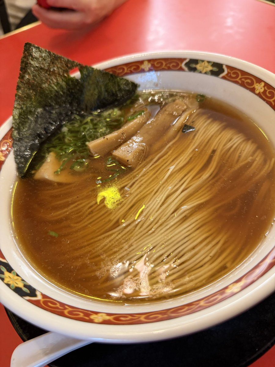 aggai666's tweet photo. メキシコ🇲🇽敗戦のショックをやわらげるのだ！と言うことでダーリンとラーメンandお茶デス
私の日常そのまんまですな笑
明日もW杯楽しむ
アメリカ🇺🇸×ベルギー🇧🇪 電車内で観戦だな https://t.co/HewphiyeIr