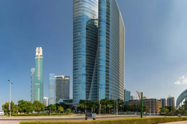 Arabianwallst's tweet photo. Abu Dhabi Investment Authority is backing Luxshare Precision’s planned $3.1B Hong Kong IPO.

Luxshare is a major Apple supplier, and the listing could become Hong Kong’s biggest IPO of 2026 so far.

Gulf capital is moving deeper into Asian tech and advanced manufacturing. https://t.co/rTV7dcFtY5