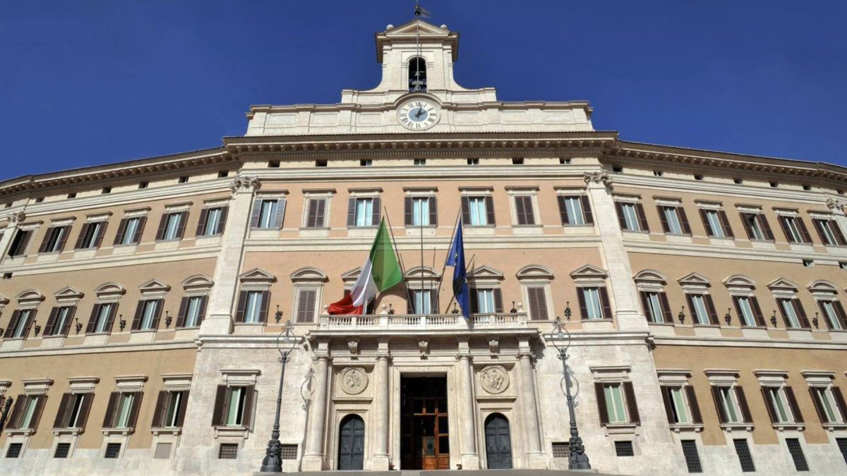 NomosCSP's tweet photo. 🗞️ La Giornata Parlamentare del #6luglio

Scopri cosa succede questa settimana nelle Aule e nelle Commissioni di 🔵Camera e 🔴Senato

👉 https://t.co/C9LBtMta21

✍️ A cura di Nomos Centro Studi Parlamentari https://t.co/eYssSBIokS