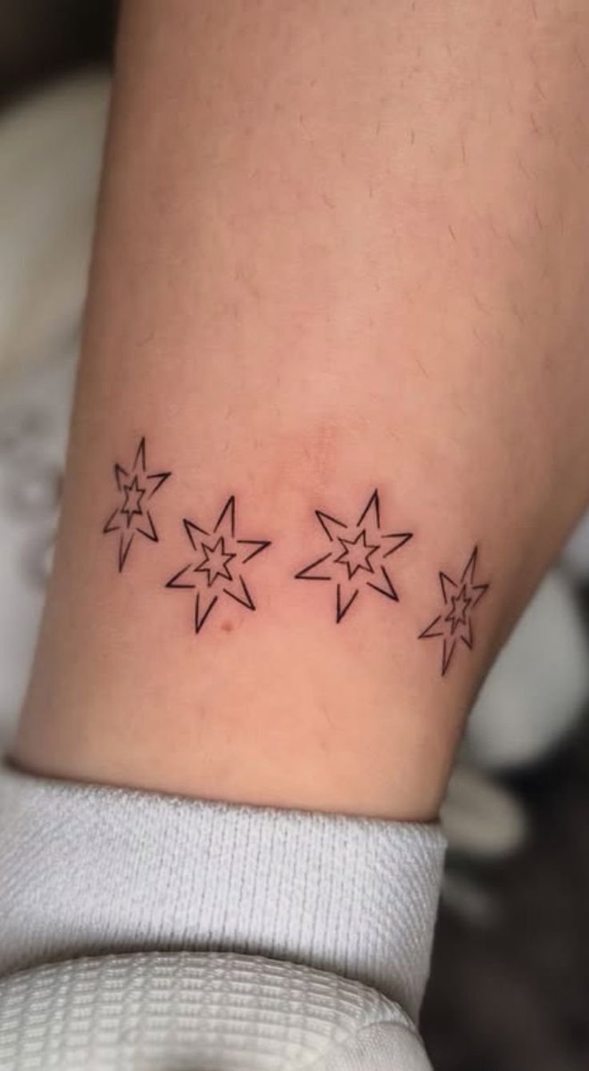 jjaywoncatz's tweet photo. Cómo te ve Pinterest?

☆ídolo de kpop 
☆tatuaje 
☆uñas 
☆atuendo https://t.co/ReOCZA7fjN