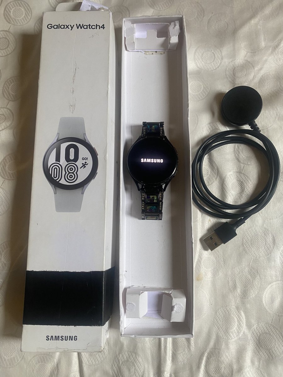 thereal_gbebs's tweet photo. this is a clean new open box samsung galaxy watch 4. LTE/GPS 44MM with a free screen protector case of your choice.
Price - 180,000
Quarter Bukayo Saka Happy New Week Today is Monday Viking Rebecca King Charles Gilberto Mora Azteca https://t.co/6tA248X0wH