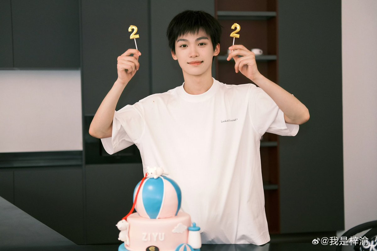 SweetCorns0714's tweet photo. 【On This Day】 07/06/2024

(1/2) 22 — and the world keeps unfolding!

From Ziyu on Weibo.

#ziyu #TianZiyu #leipeng99 https://t.co/kXeJ0rVL4A
