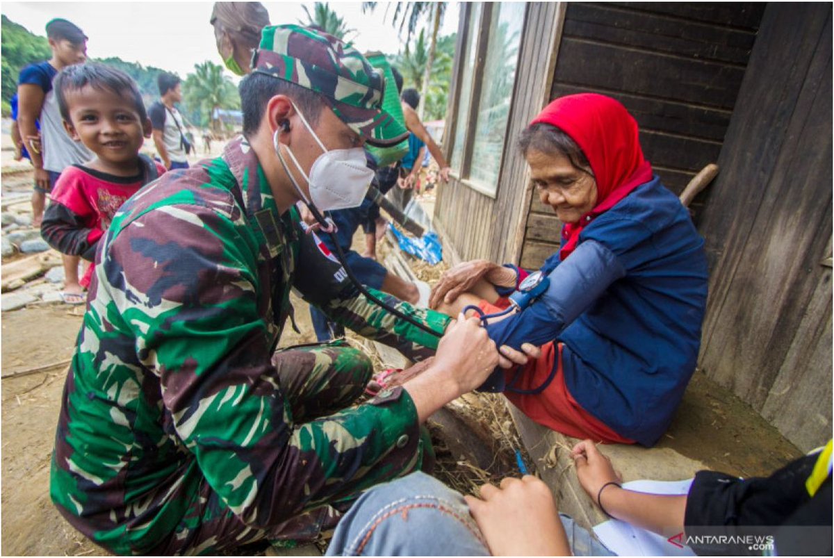 Cacamelani8's tweet photo. Pada kondisi minimnya infrastruktur, TNI mengemban amanat melampaui tugas pertahanan konvensional.
Hadir Sampai Pelosok https://t.co/AZuzxjmwCZ