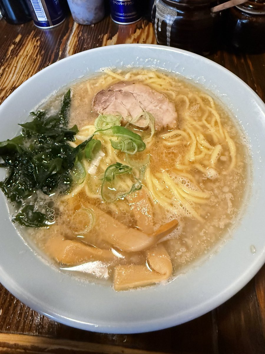 tencho_358's tweet photo. ちょっと打ち合わせが長引いてランチ難民に
なりまして🥺
近所の通し営業のラーメン屋で
昭和の背脂らーめん🍜なるものを発見👀✨
昭和も背脂も大好物なので期待大🤤
うん。期待しすぎた_(┐「ε:)_ｺﾃｯ
でも難民から救ってくれてありがとうございます
腹は満たされました🫡
( 'ω')ﾁｽ https://t.co/OM2BDj1zmk