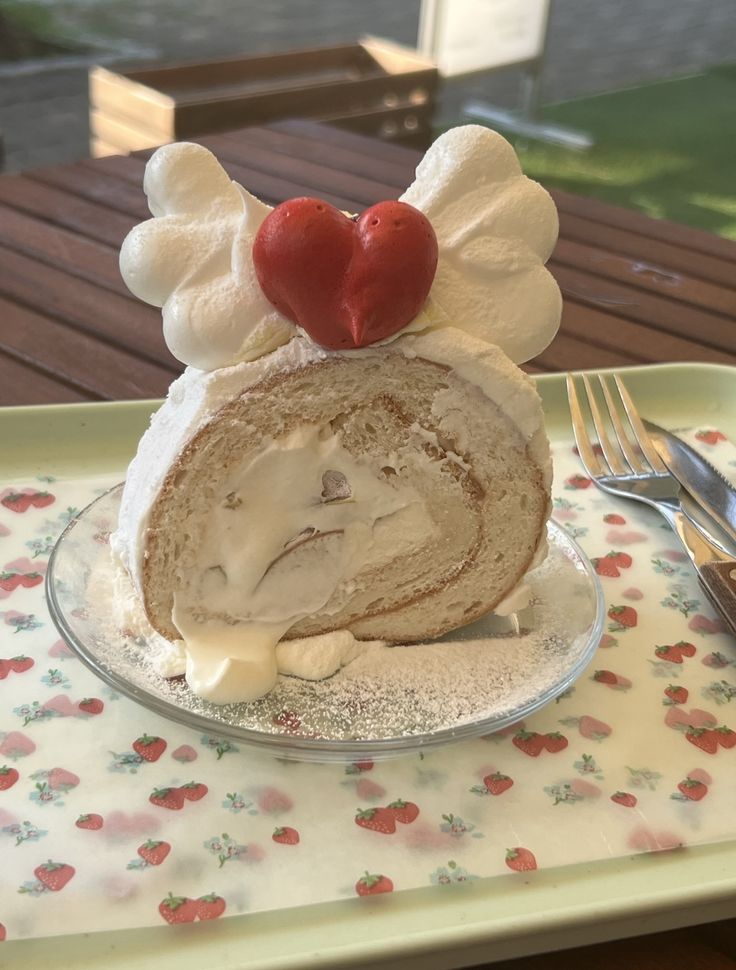 sweetxdessert's tweet photo. roll cake https://t.co/ig7fCyc0jb