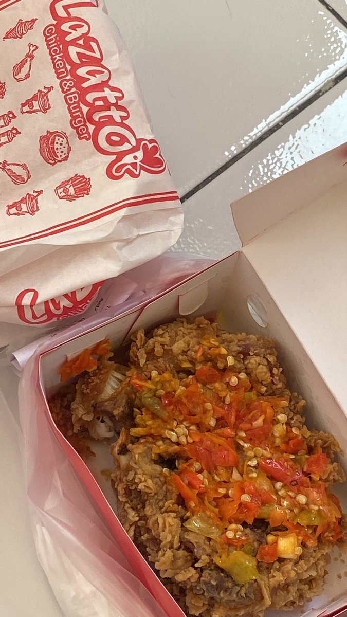 pirachuu_'s tweet photo. satu minggu di filiphina kangen ayam geprek, pulang ke indo langsung makan ayam geprek wkwkw https://t.co/Lga5drGvA5