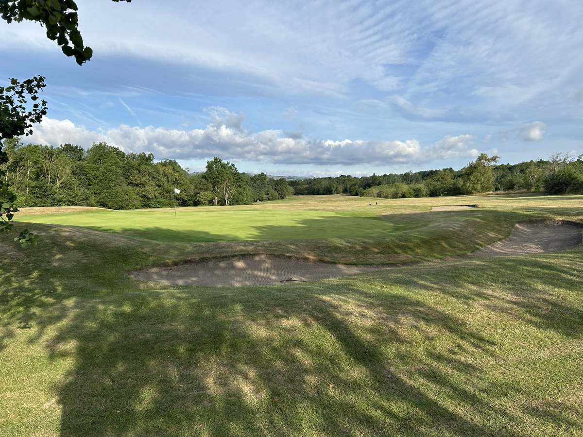 Ratty1954's tweet photo. Great morning, England win and now a knock around Rother Valley Golf Course. Happy Monday everyone. https://t.co/MdYdzYIWUz