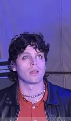 badomensinexile's tweet photo. how does one achieve this level of beauty https://t.co/TprMDMdXPM