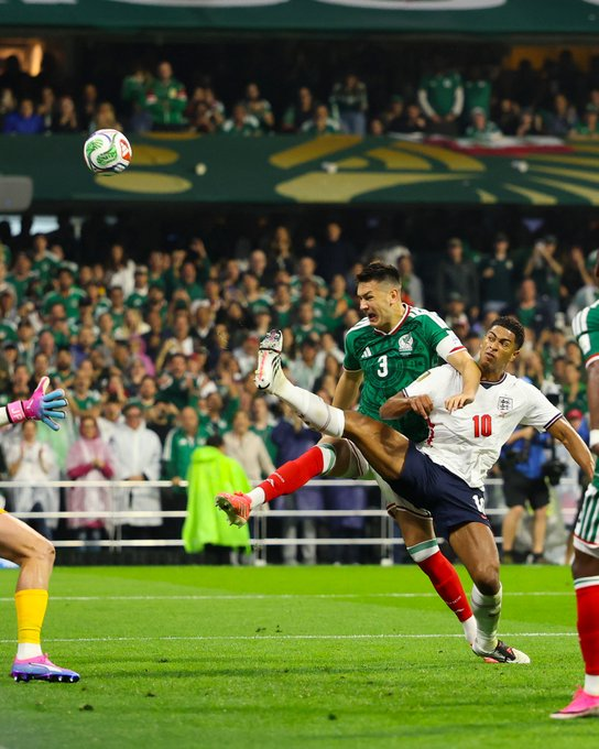 FullClipHQ's tweet photo. 🌍⚽️        📍🇲🇽

                              🇲🇽  2- 3 🏴󠁧󠁢󠁥󠁮󠁧󠁿

England stun Mexico 3-2 in Azteca thriller despite playing with 10 men. 

Jude Bellingham brace, Harry Kane penalty send Three Lions into quarter-finals. 

Historic night. ⬇️

https://t.co/vmS3xhVLdf https://t.co/shuMpxj2lE