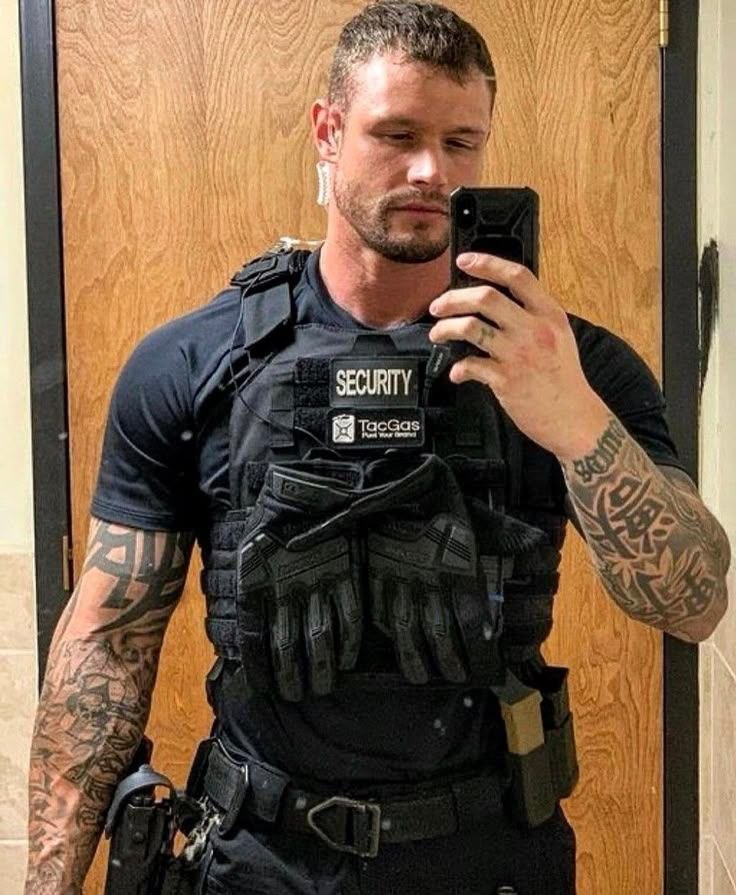 sasha_grape_'s tweet photo. "- Honey, they're searching my place. I'll call you once I sort this out."

#phillipgraves #codmw #callofduty #daddy #renderart #3d #fanartㅤㅤㅤㅤ https://t.co/t3lOtullAe