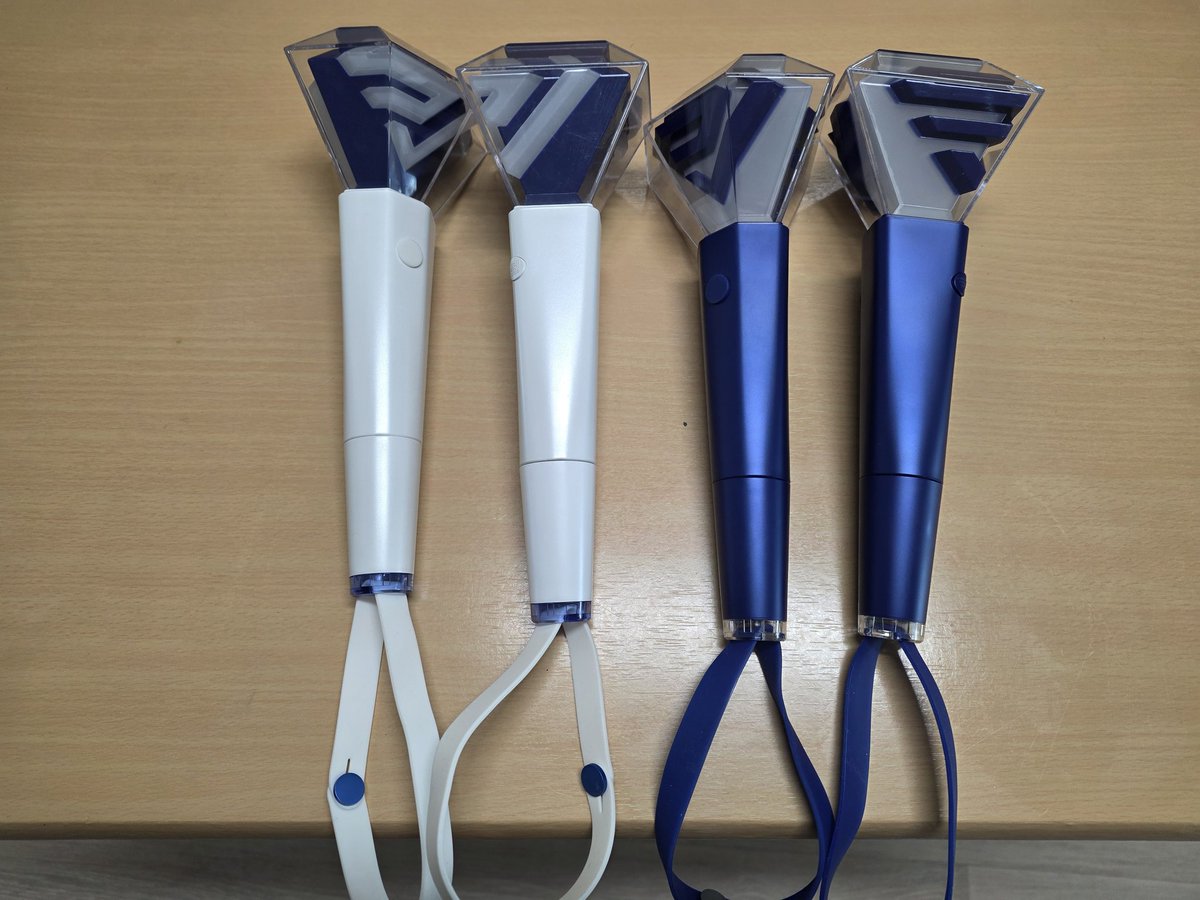 inside0323's tweet photo. 슈퍼주니어 슈주 뉴슈봉 대여
1일2.0 건전지무료증정 
https://t.co/4eJ9I4aPGb
superjunior sj d&amp;e  leeteuk heechul yesung shindong eunhyuk donghae siwon ryeowook kyuhyun 
이특 희철 예성 신동 은혁 동해 시원 려욱 규현 https://t.co/OxrJAY5xwM