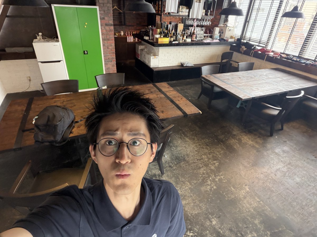 avtr0217's tweet photo. 今日はみのりさん、ギロッタが体調不良で休み。
だがしかし、俺はやる気がありすぎてるので集合30分前に会場にいる。
俺がナンバーワンだ。
https://t.co/x2afEQOEYf https://t.co/M8FMrWed3y
